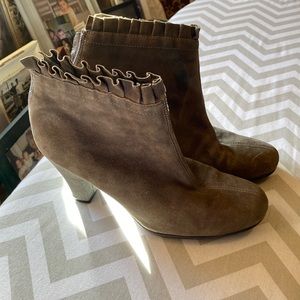 Aerosoles gray suede ankle boots
